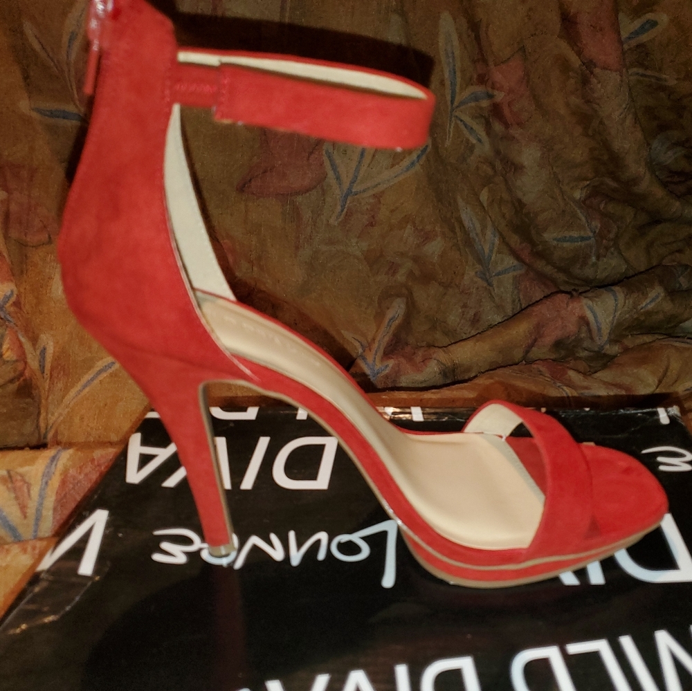 Shoes - Picture 3 of 4